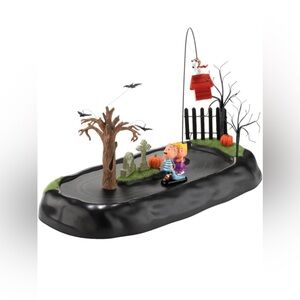 Peanuts Charlie Brown Halloween Department 56 Scary Walk Animated Scene Figurine
